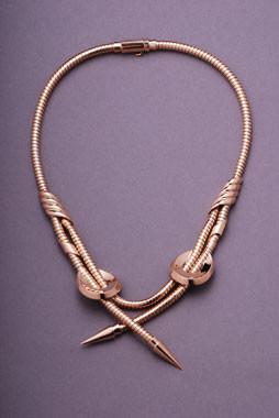 : Zlatna ogrlica u Art Deco stilu