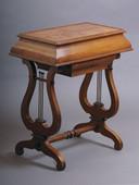 : Stočić u biedermeier stilu