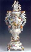 : Grandiozna porcelanska vaza sa poklopcem i postoljem