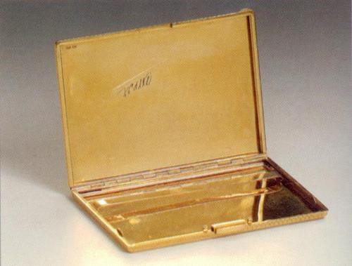 : Zlatna tabakera sa ugraviranim Titovim potpisom
