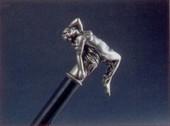 : Plemićki štap sa srebrnom drškom u obliku nage devojke