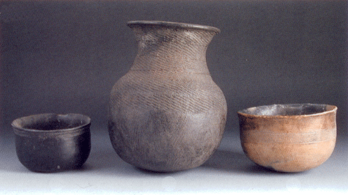 : Tri praistorijske keramičke posude