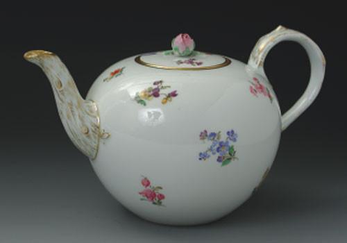 : Čajnik Meissen sa islikanim cvećem