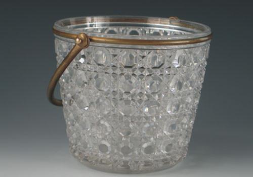 : Staklena posuda za led sa mesinganom ručkom