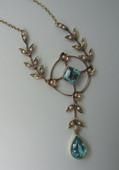 : Zlatna ogrlica - grana sa biserima i 2 plavo - zelena citrina