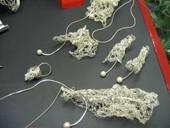 Marijana Oro: Pletena žica sa biserima, industrijski lanac